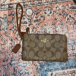 NWOT Coach large double corner  zip wristlet